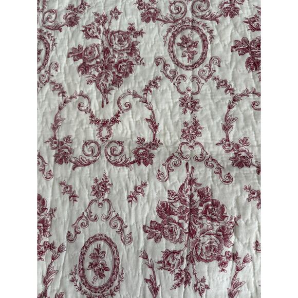 New without Tags Quilted Red Cream Standard Shams Set of 2 - Picture 9 of 10